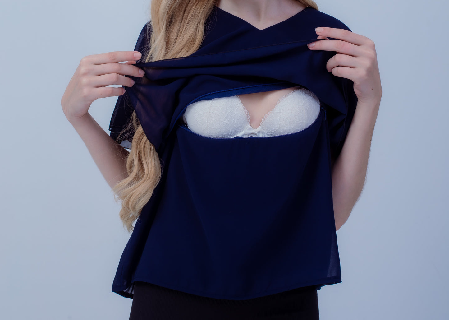 Maternity: Chiffon Stillbluse mit Reißverschluss, V-Hals